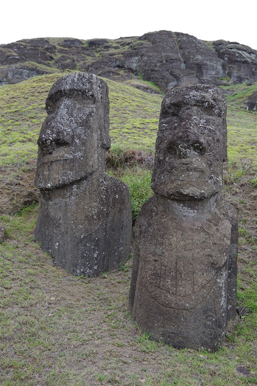 moai_with_carved_ship.jpg